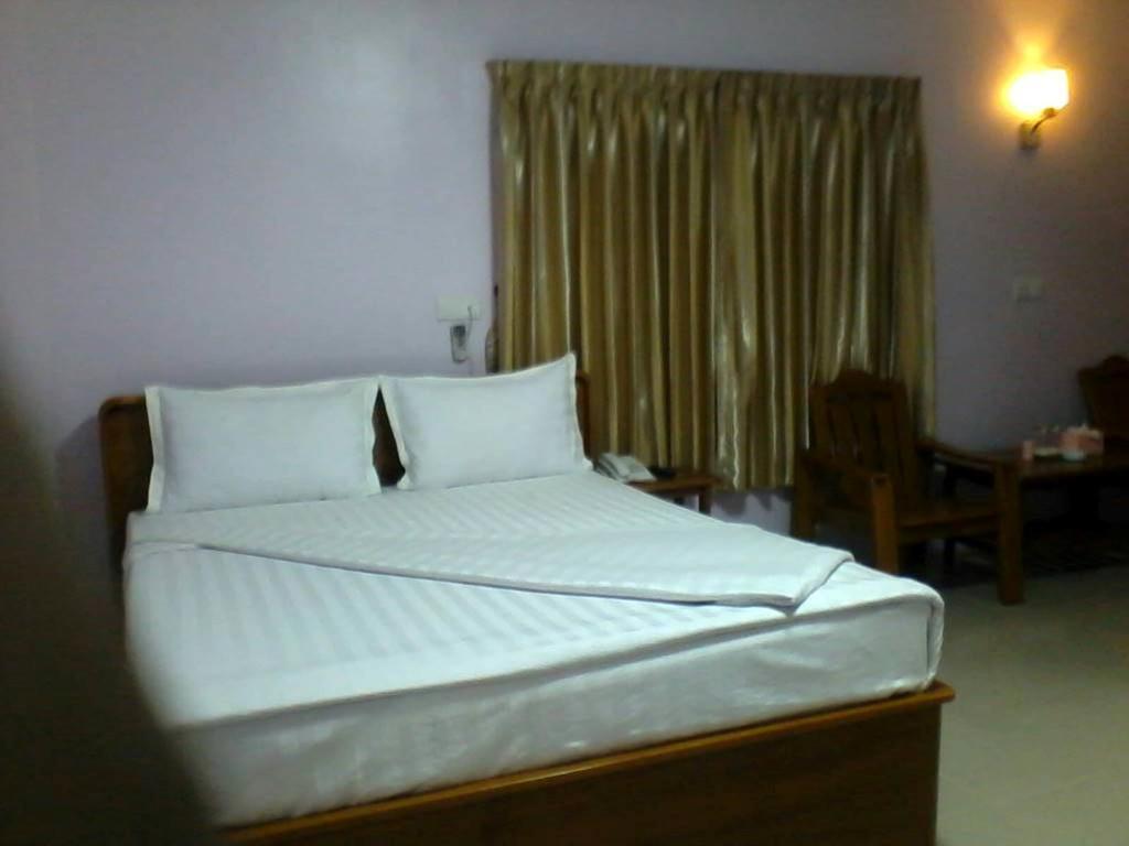 Aung Tha Pyay Hotel 3 Yangon Room photo